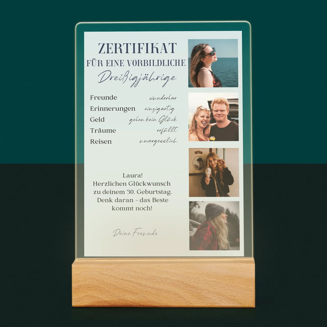 Fotocollage: Zertifikat Für Eine Vorbildliche Dreißigjährige - Druck Auf Acrylglas