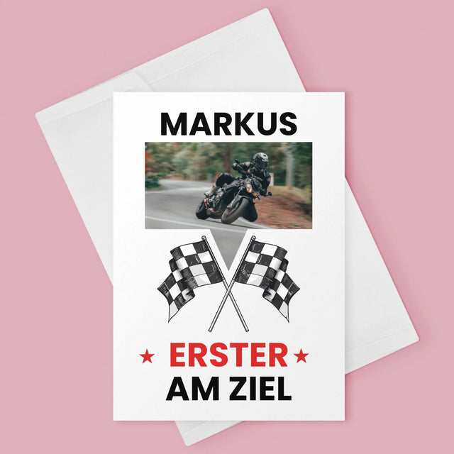 Foto und Unterschrift: Als Erster an der Ziellinie – Grußkarte | DE