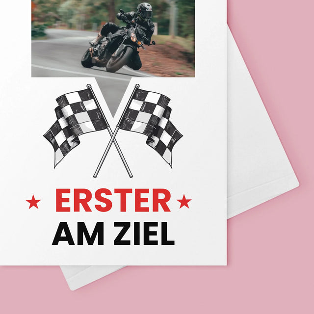 Foto und Unterschrift: Als Erster an der Ziellinie – Grußkarte | DE