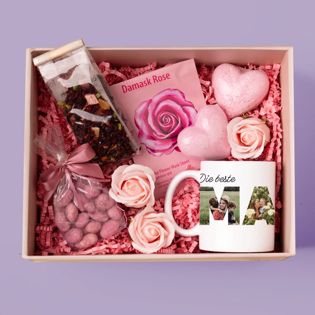 Buchstaben-Collage: Mama - Geschenkset Mit Tasse Und Wellnessartikeln