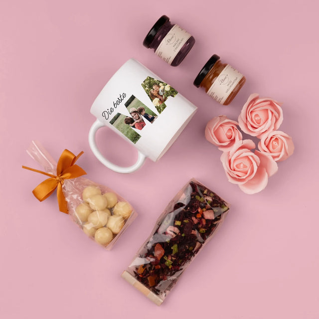 Buchstaben-Collage: Mama - Geschenkset Mit Tasse, Tee Und Süßigkeiten