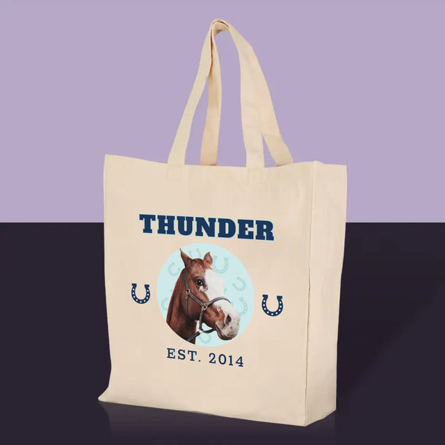 Dein Charakter: Dein Pferd Varsity – Bedruckte Canvas-Tasche | DE