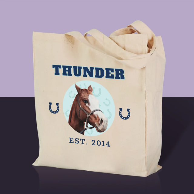 Dein Charakter: Dein Pferd Varsity – Bedruckte Canvas-Tasche | DE