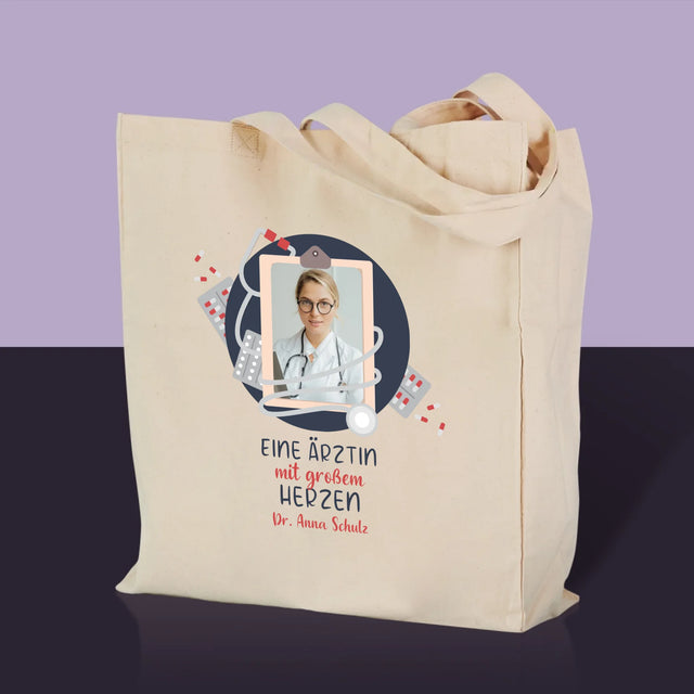Foto und Unterschrift: Arzt mit großem Herzen – Canvas-Tasche mit Aufdruck | DE