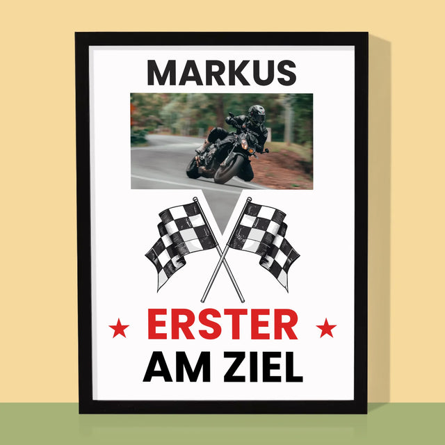 Zdjęcie I Podpis: Pierwszy Na Mecie - Wydruk Obramowany | DE